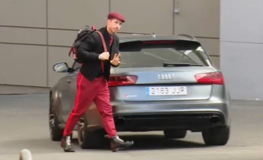 Ramos tiếp tục làm tâm điểm ảnh chế của cộng đồng mạng - Bóng Đá