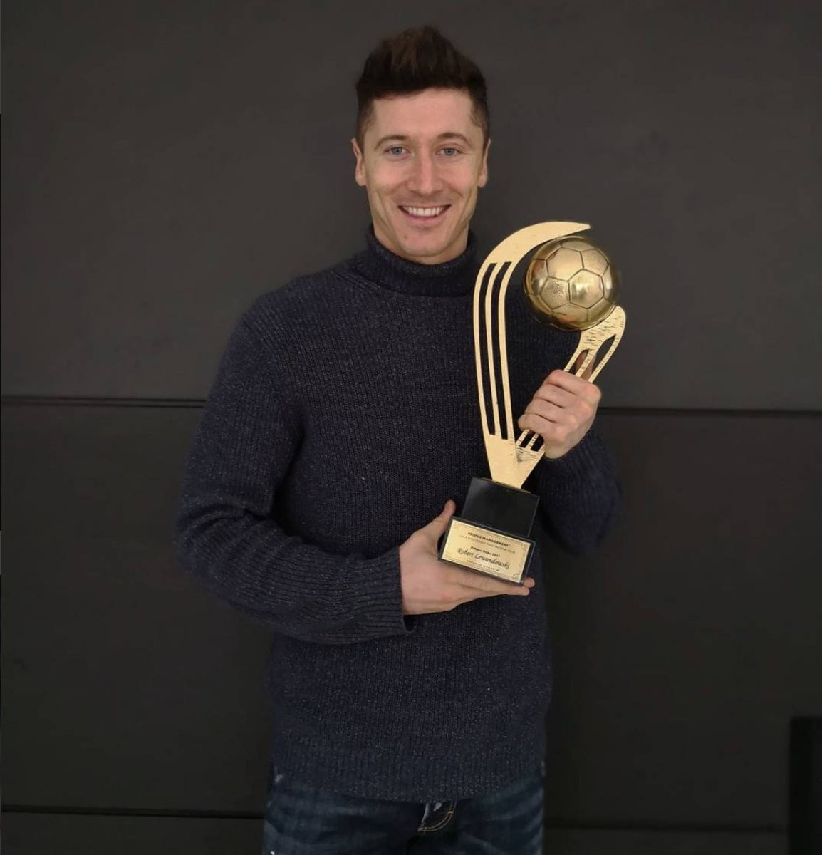 10 điều thú vị về Lewandowski (Phần 1): Núi lửa thay đổi cuộc đời - Bóng Đá