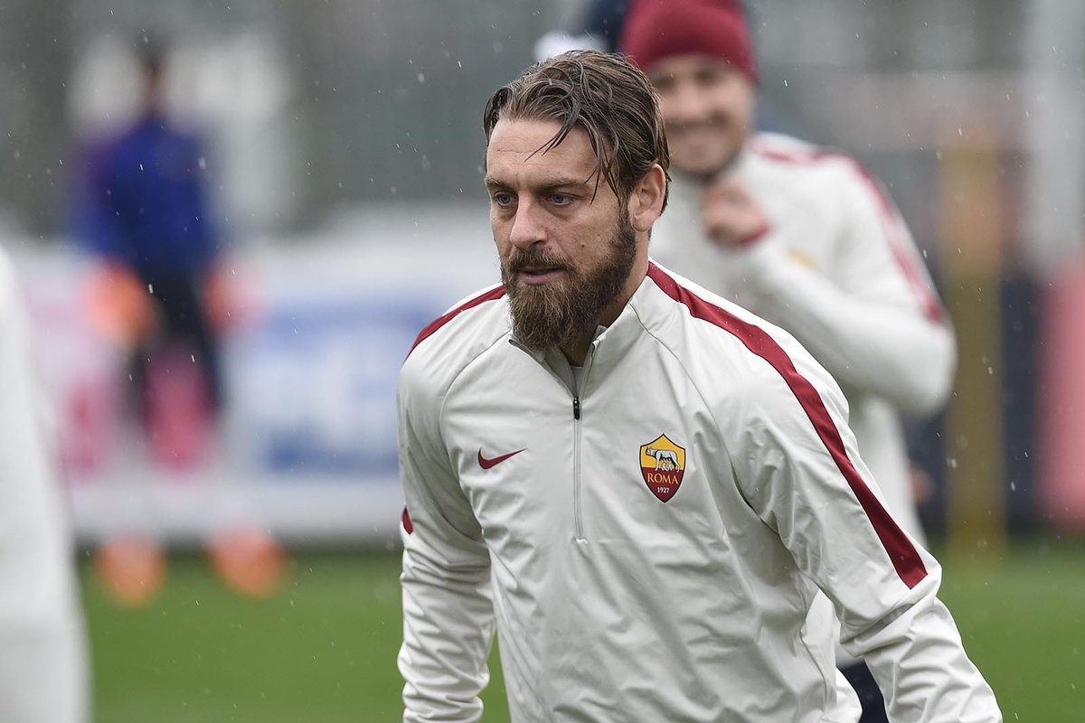 Hăng hái tập luyện, Roma quyết chặn đứng đà hồi sinh của Milan - Bóng Đá