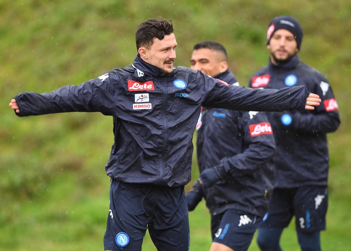 Đội mưa tập luyện, Napoli quyết tâm tạo bất ngờ tại nước Đức - Bóng Đá