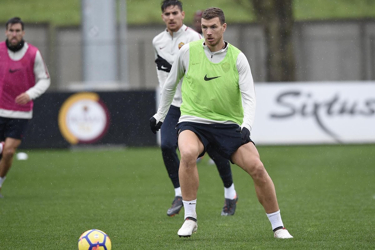 Hăng hái tập luyện, Roma quyết chặn đứng đà hồi sinh của Milan - Bóng Đá
