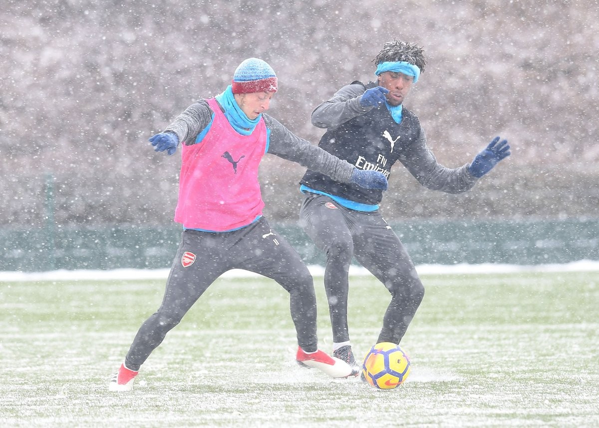 Tuyết rơi trắng xóa, Arsenal vùi đầu tập luyện - Bóng Đá