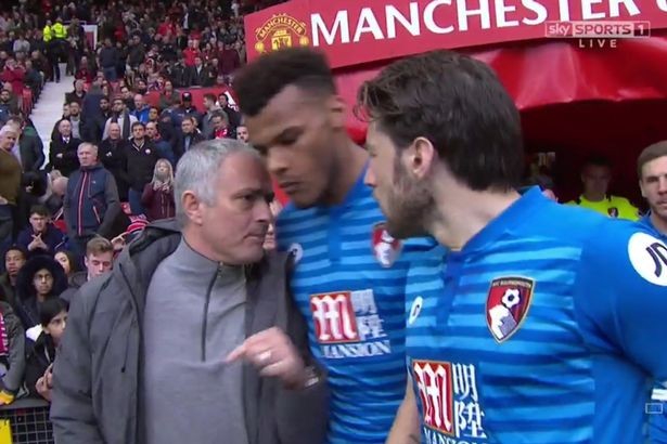Mourinho giáo huấn cầu thủ đạp đầu Ibrahimovic - Bóng Đá