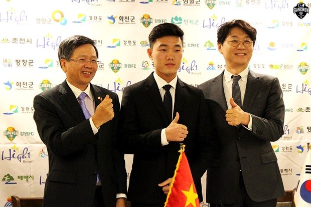 Những hình ảnh độc đáo của Xuân Trường ở Gangwon FC - Bóng Đá