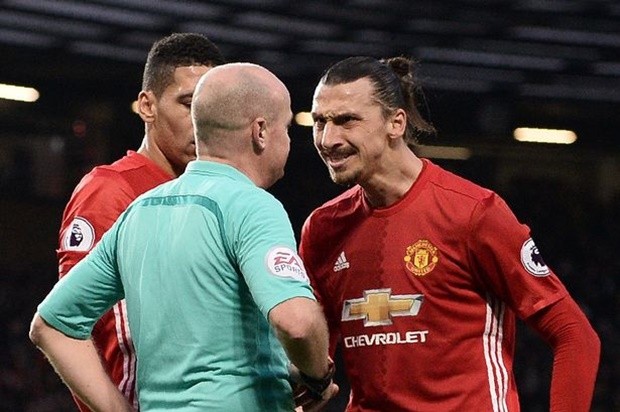 Câu chuyện trọng tài: Man United và 14 lần khóc hận - Bóng Đá
