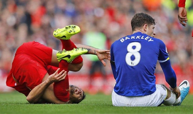 Barkley tắc bóng ghê rợn, người Liverpool nói gì? - Bóng Đá