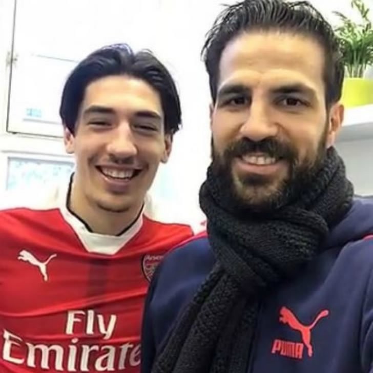 Fabregas vui vẻ bên sao Arsenal trước thềm đại chiến của hai đội - Bóng Đá