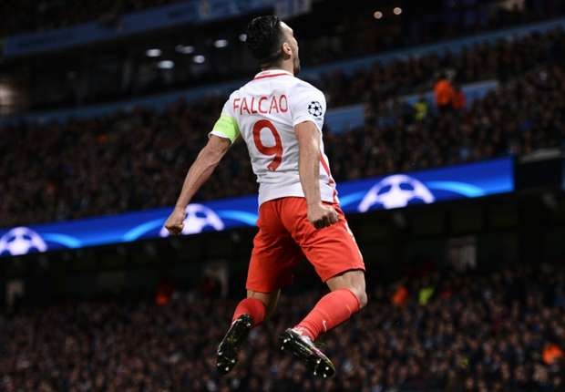 Falcao đe dọa Man City: 