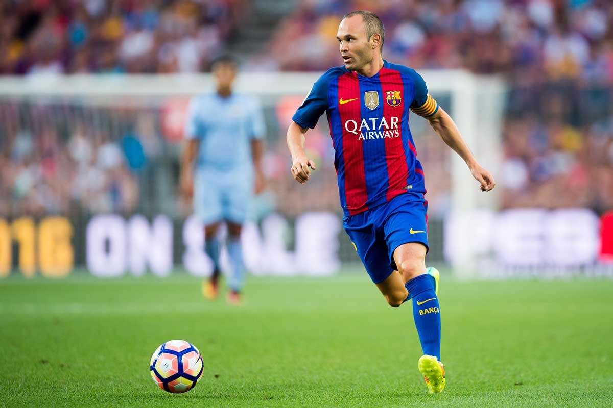 Iniesta và cột mốc mới trong màu áo Barcelona - Bóng Đá