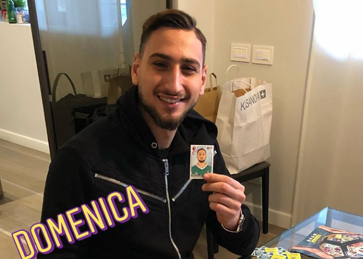 Donnarumma mua bánh mì số lượng khủng để lấy... sticker - Bóng Đá