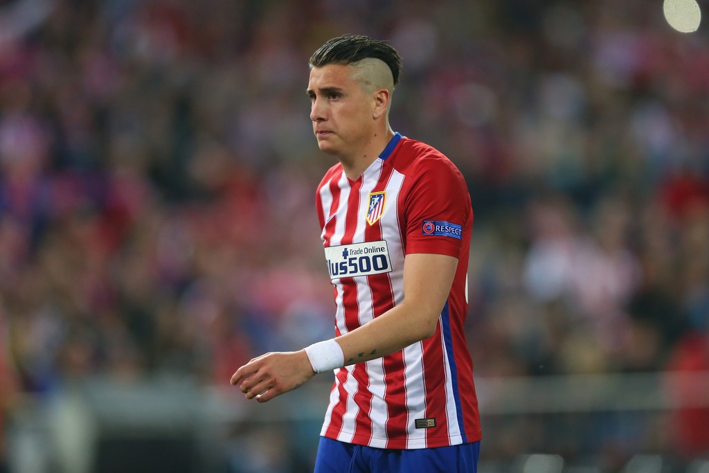Atletico 'bật đèn xanh', M.U tràn trề cơ hội mua hậu vệ - Bóng Đá