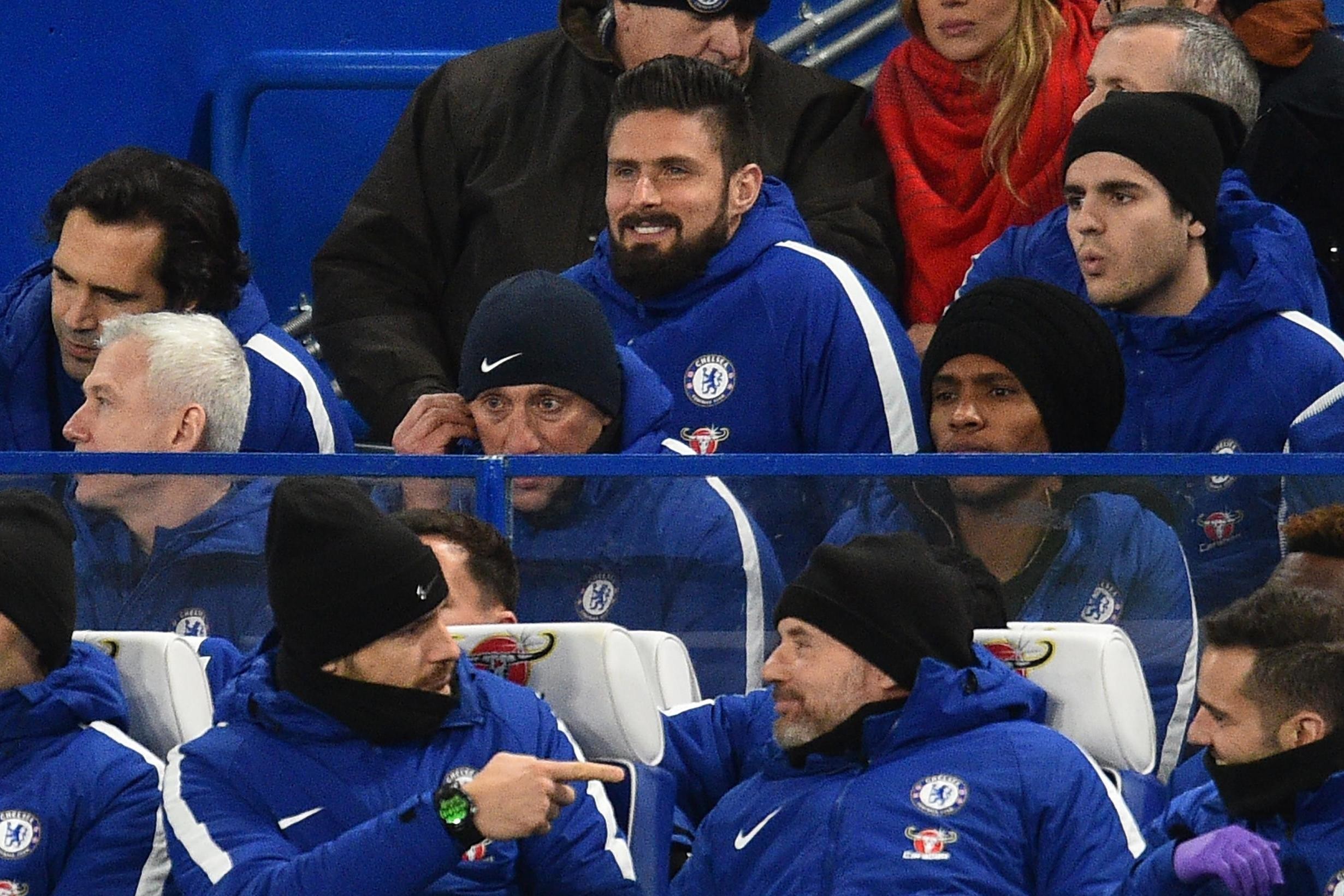 Giroud, hãy mời Sanchez một ly rượu vang! - Bóng Đá