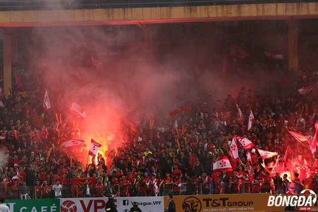 Trực tiếp vòng 1 V-League 2018: Hà Nội 0-0 Hải Phòng: CĐV Hải Phòng rực lửa trên sân Hàng Đẫy - Bóng Đá