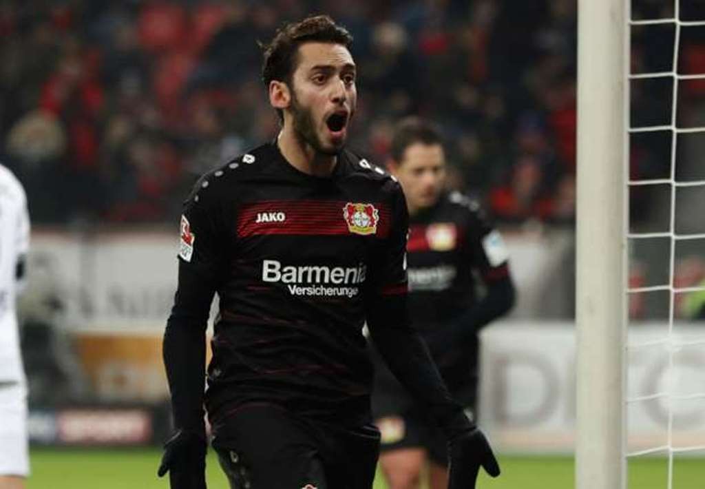 Sốc! Hakan Calhanoglu bị cấm thi đấu 4 tháng - Bóng Đá