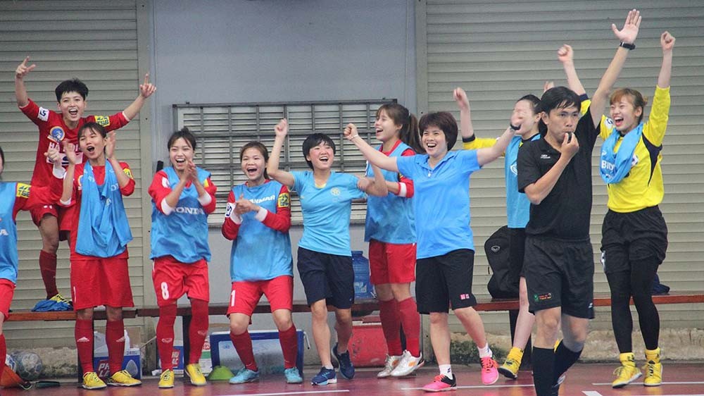 Chung kết giải futsal nữ TP.HCM mở rộng: Hà Nội lên ngôi vô địch - Bóng Đá