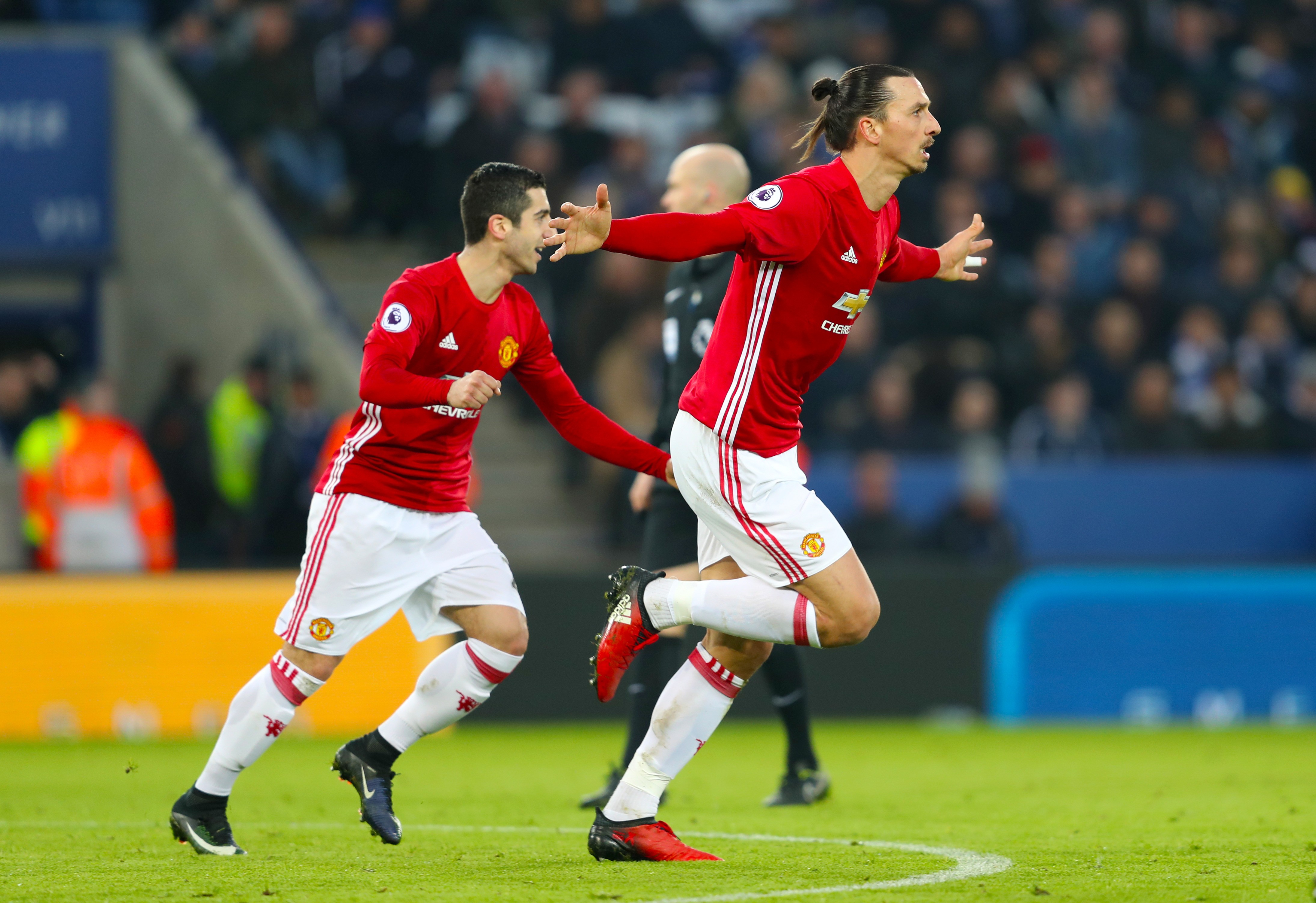 Từ khi Sir Alex nghỉ hưu, Ibra là cầu thủ đầu tiên của Man Utd làm được điều này - Bóng Đá