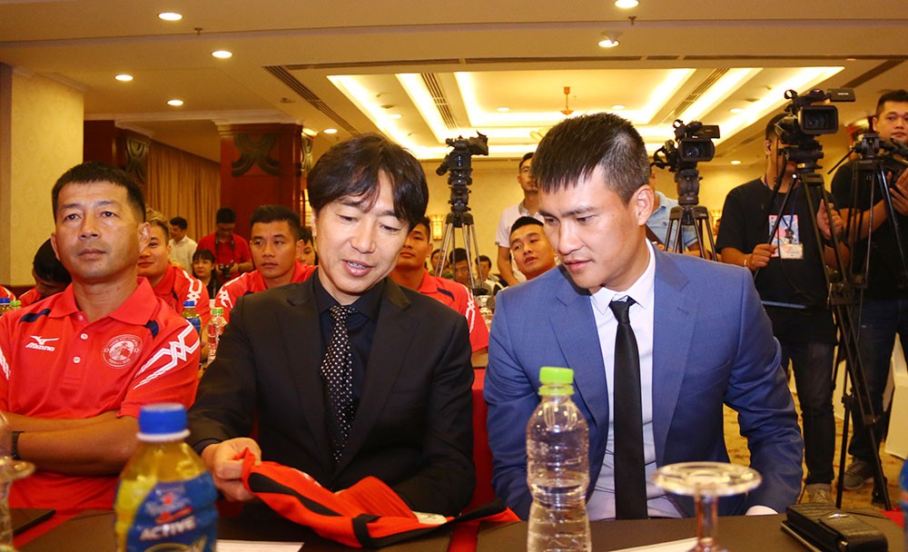 V-League 2018: Chờ làn gió mới trên băng ghế huấn luyện - Bóng Đá