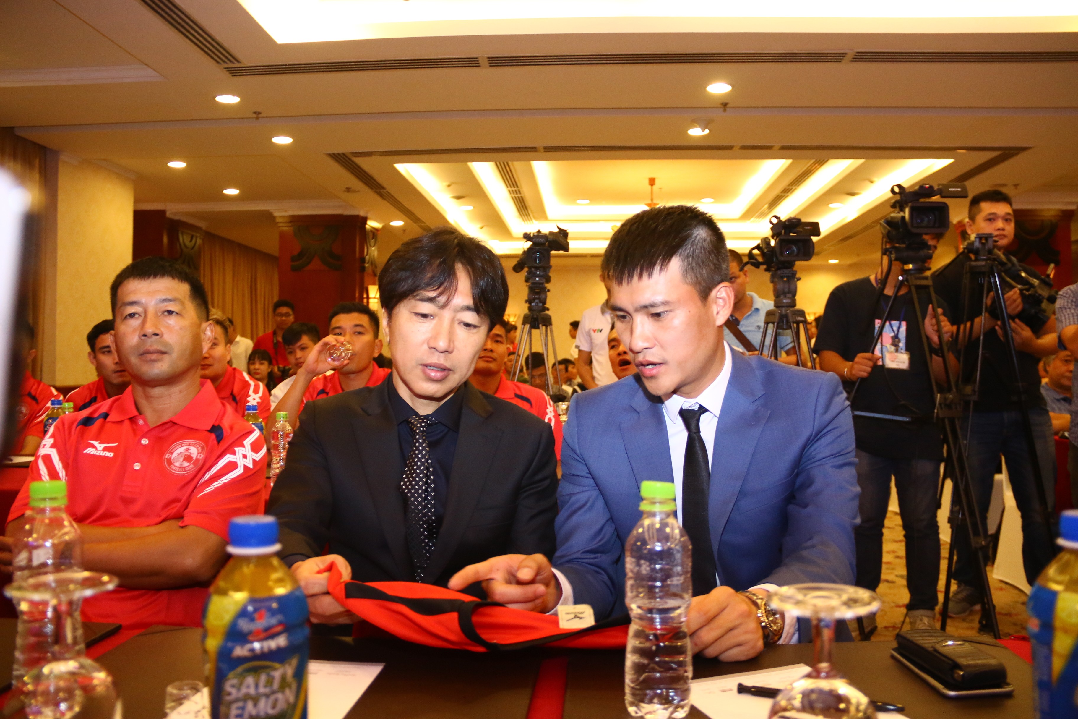 HLV Toshiya Miura chung cảnh 