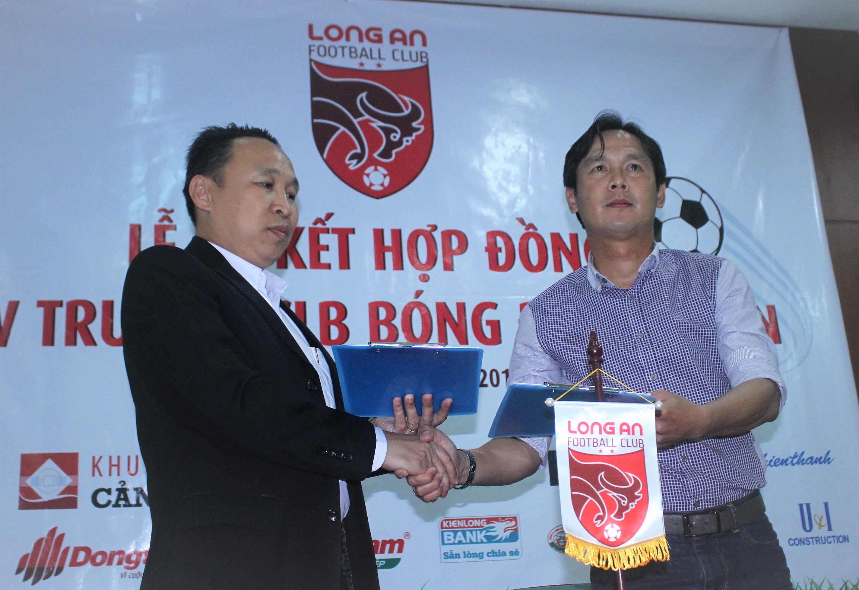 Long An ra mắt tân HLV - Bóng Đá