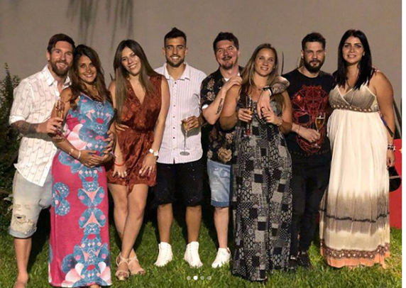 Messi khoe đại gia đình hạnh phúc đón năm mới - Bóng Đá