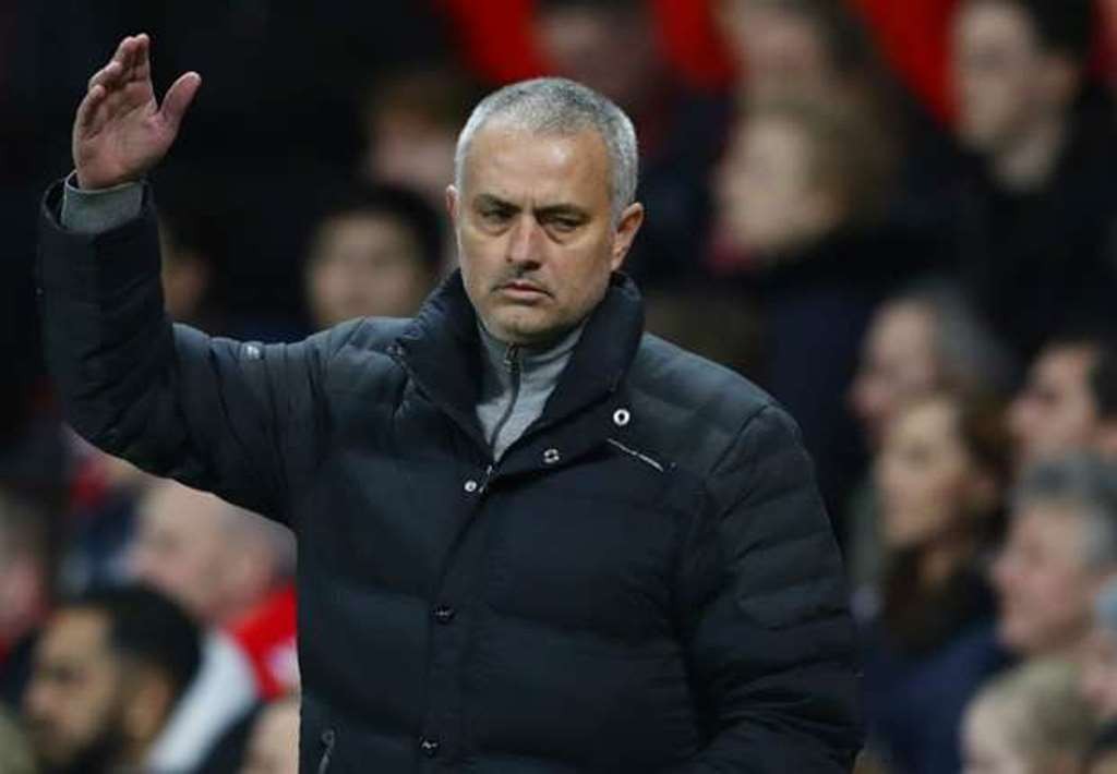 Bị phóng viên mỉa mai, Mourinho bỏ cả họp báo - Bóng Đá