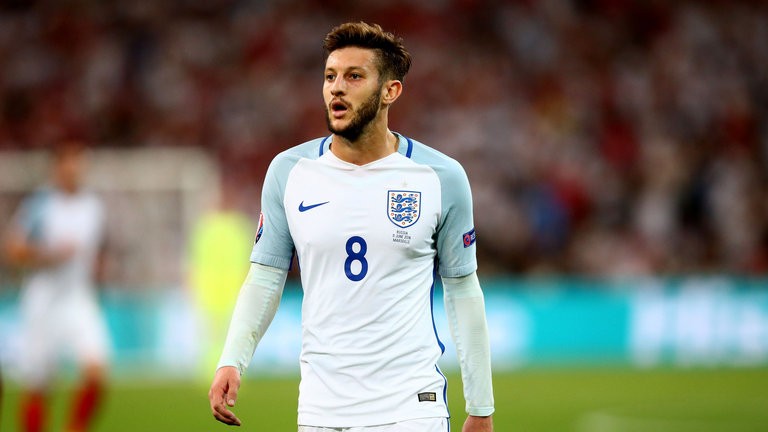 Về tuyển vài hôm, Lallana đã báo tin buồn cho Liverpool - Bóng Đá