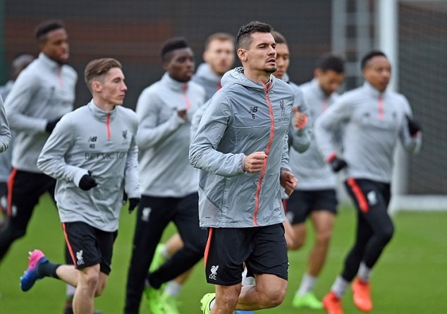 Chùm ảnh Liverpool tập luyện - Bóng Đá