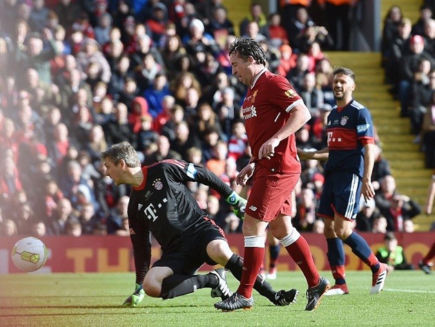 Carragher tái xuất, huyền thoại Liverpool hòa Bayern 5-5 - Bóng Đá