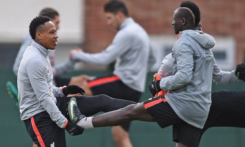 Chùm ảnh Liverpool tập luyện - Bóng Đá