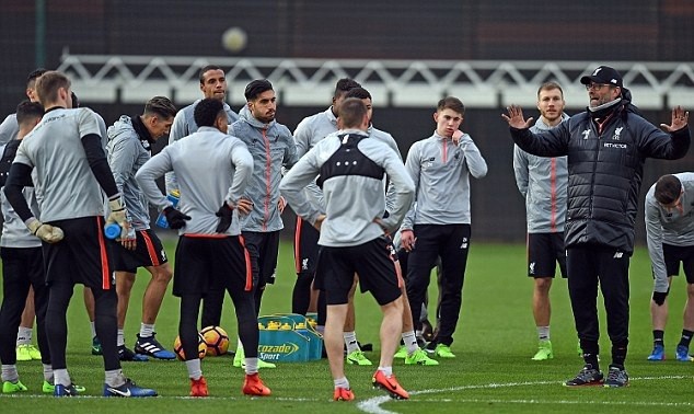 Chùm ảnh Liverpool tập luyện - Bóng Đá