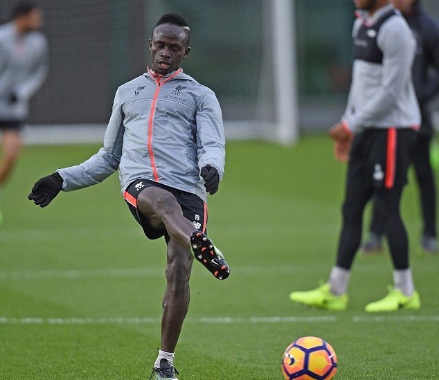 Chùm ảnh Liverpool tập luyện - Bóng Đá