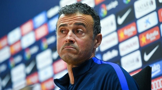 Luis Enrique trêu chọc phóng viên ngủ gật - Bóng Đá