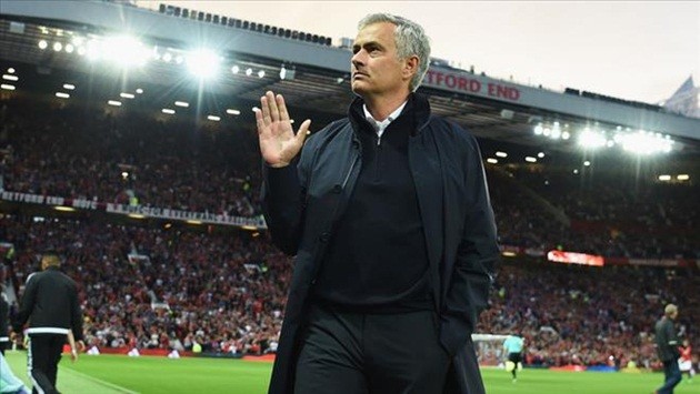 Man Utd hoãn mở rộng sân Old Trafford để cấp tiền cho Mourinho mua sắm - Bóng Đá