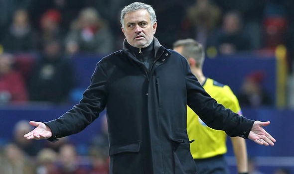 Gerrard: Man Utd cần thêm 4 cầu thủ đẳng cấp, không cần Fellaini - Bóng Đá