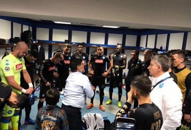 Đấu Real, Maradona vào tận phòng thay đồ 