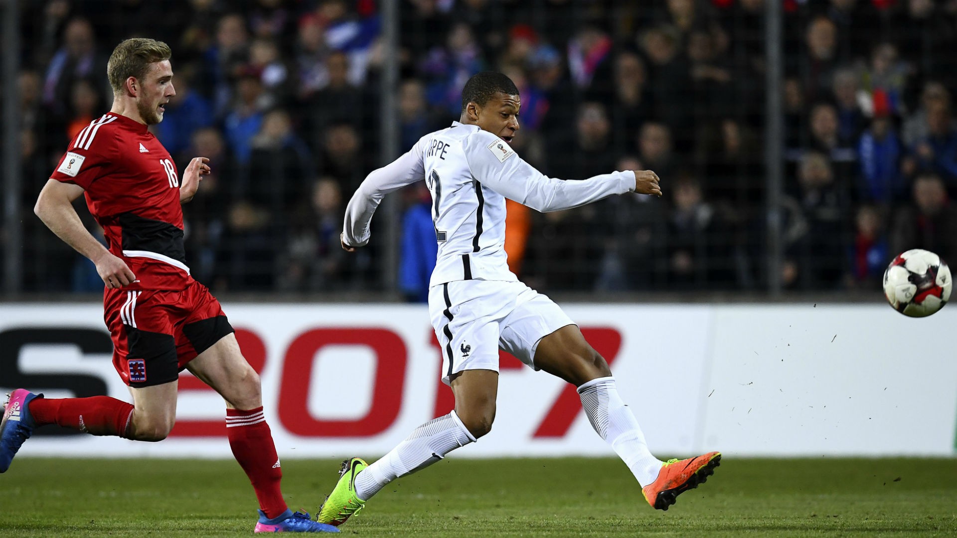 Làm nên lịch sử với Pháp, Mbappe nói gì? - Bóng Đá
