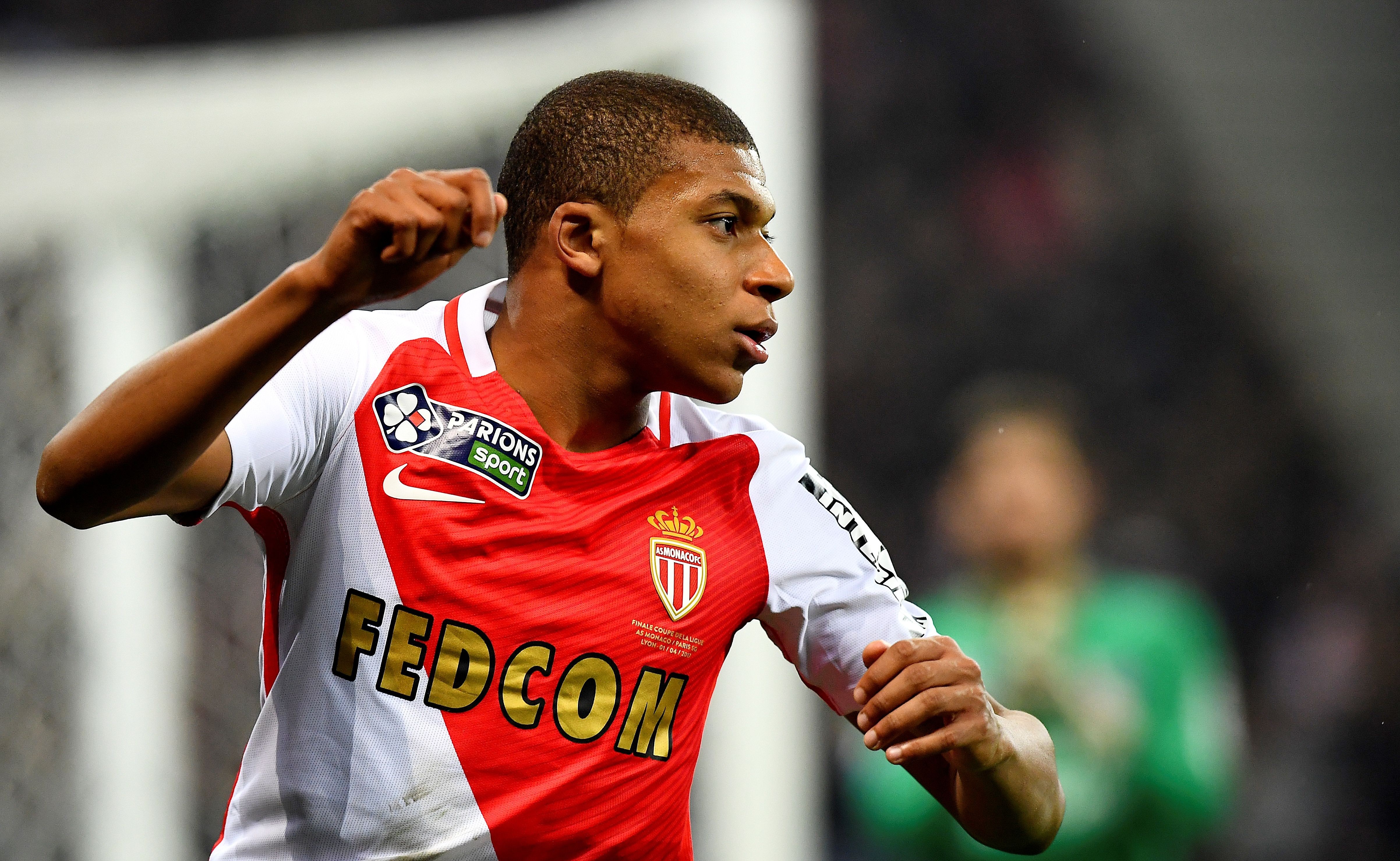 Kylian Mbappe bất ngờ khen PSG hết lời - Bóng Đá