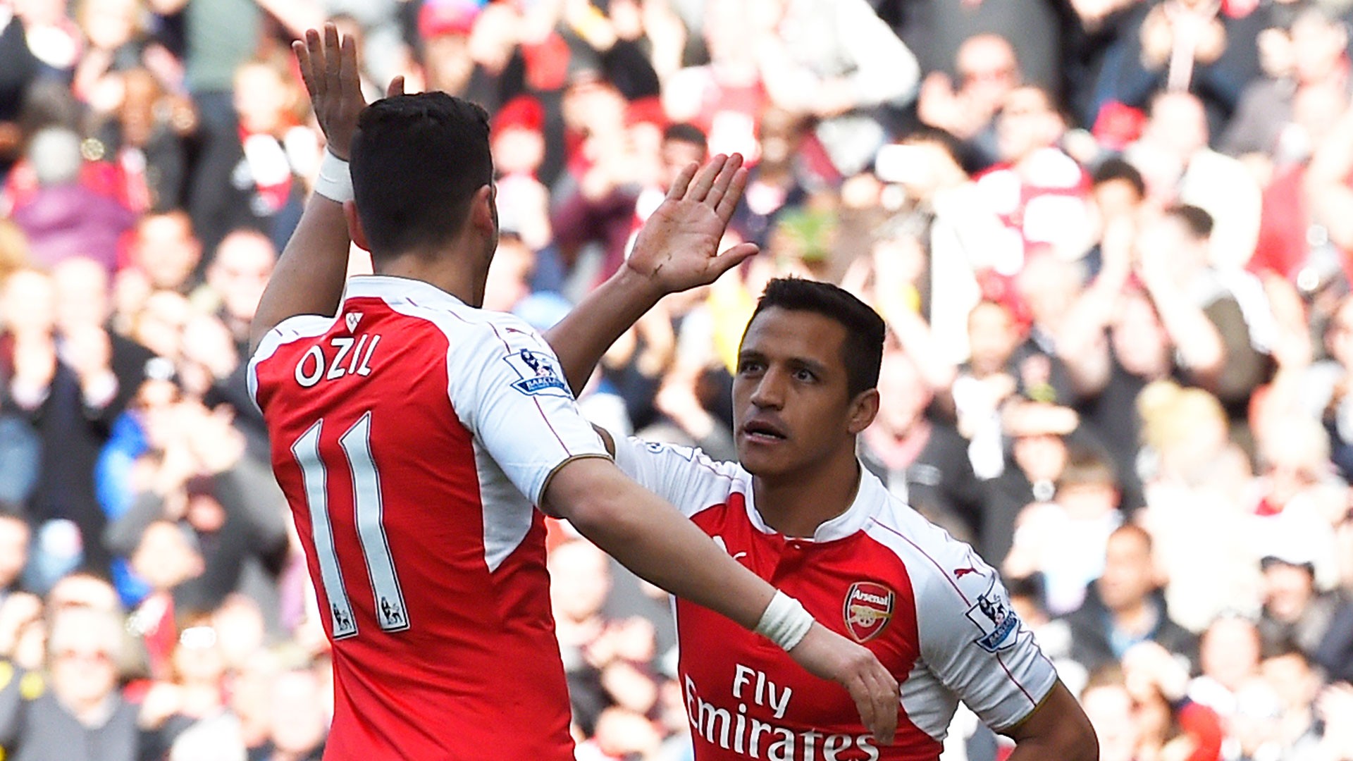 Huyền thoại khuyên Arsenal giữ Sanchez thay vì Oezil - Bóng Đá