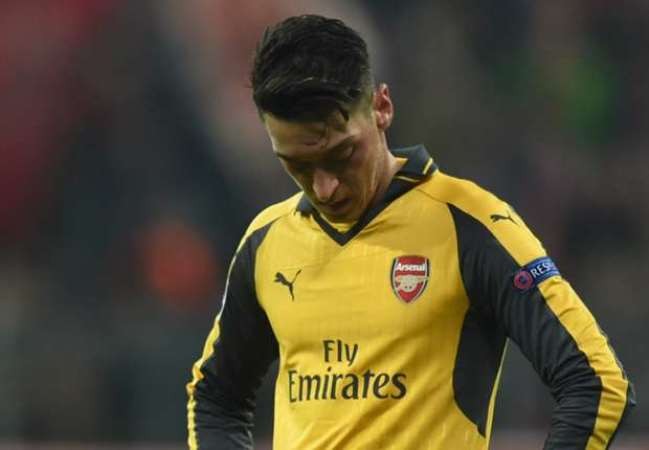 HLV Wenger chỉ ra người khiến Mesut Oezil sa sút - Bóng Đá
