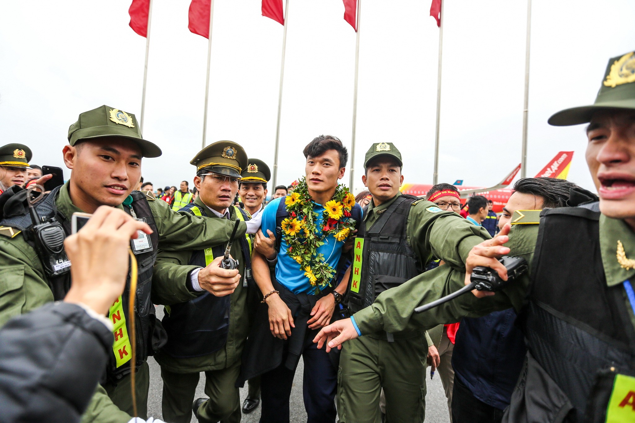Đại diện ơi, Cho tôi mượn bờ vai... - Bóng Đá