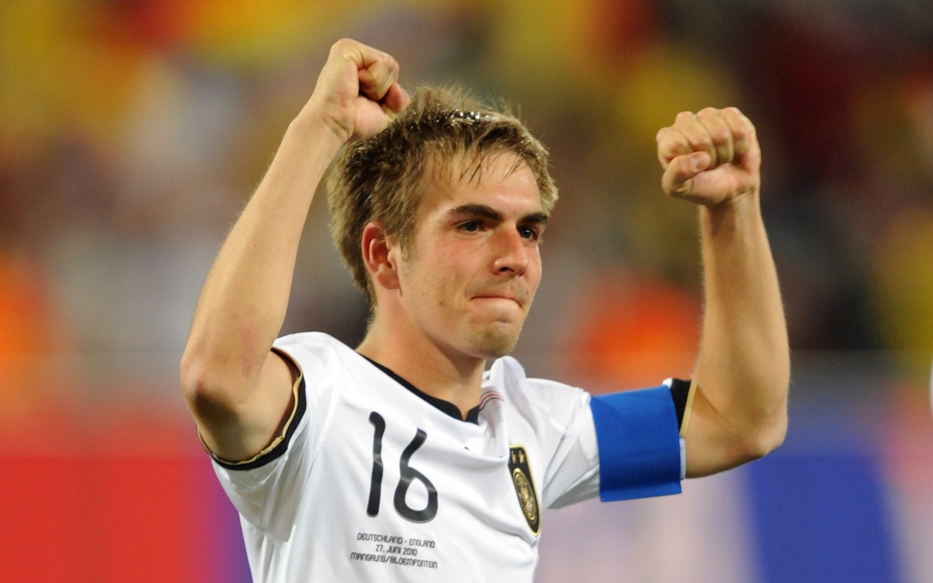 Lahm, Iniesta và những cầu thủ nói KHÔNG với thẻ đỏ - Bóng Đá