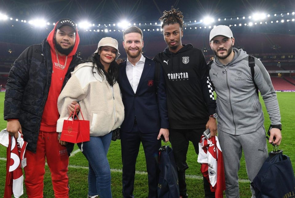 Sao Arsenal ăn mừng đại thắng cùng 'nữ hoàng nhạc số' Rihanna - Bóng Đá