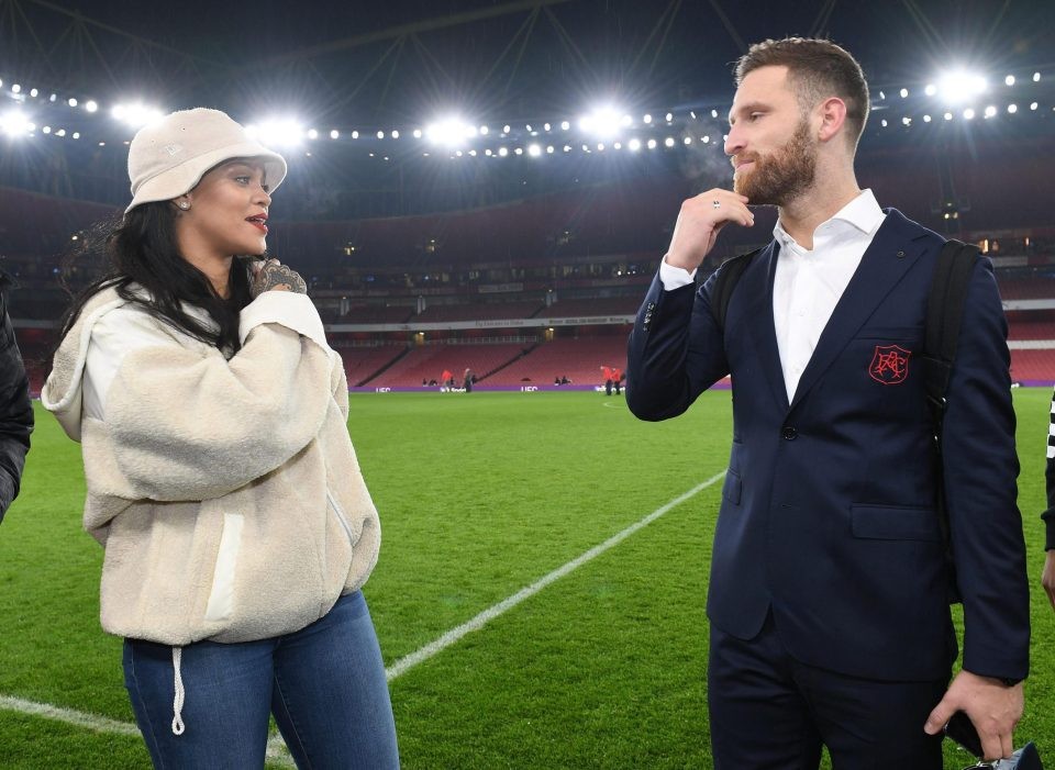 Sao Arsenal ăn mừng đại thắng cùng 'nữ hoàng nhạc số' Rihanna - Bóng Đá