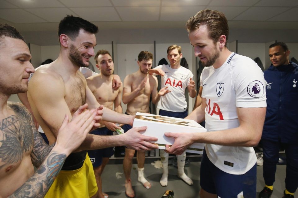Harry Kane nhận quà khủng khi có bàn thắng thứ 100 - Bóng Đá