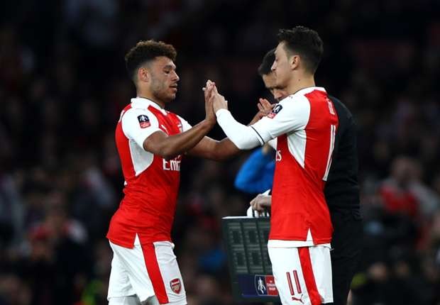 Mourinho dụ dỗ Oezil & Chamberlain về M.U - Bóng Đá
