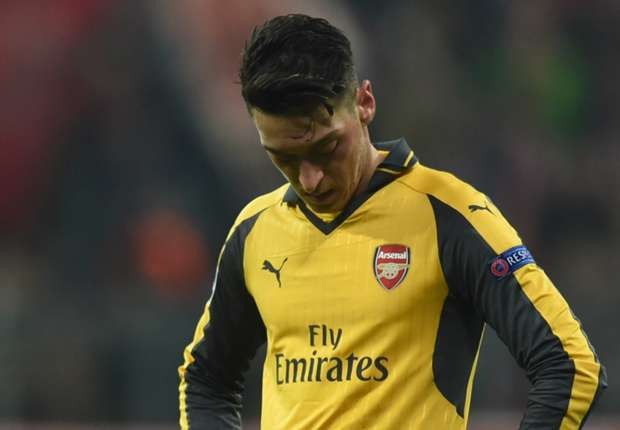 XÁC NHẬN: Oezil tiếp tục bị loại khỏi đội hình Arsenal - Bóng Đá