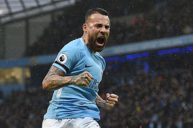 Guardiola chỉ đích danh 'siêu nhân' tại Man City - Bóng Đá