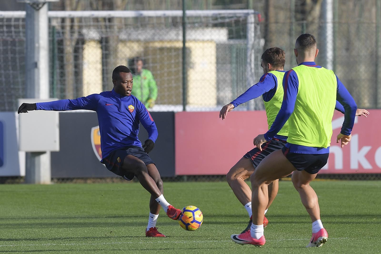 Hạnh phúc tại Italia, trung vệ Roma chỉ trích Tottenham, xỉa xói Premier League - Bóng Đá