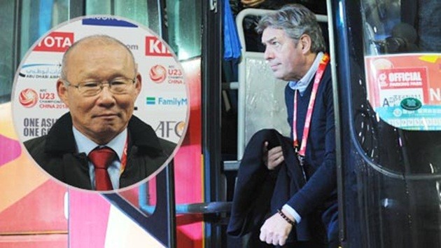 GĐKT Jurgen Gede và HLV Park Hang-seo phối hợp ăn ý ở U23 Việt Nam - Bóng Đá