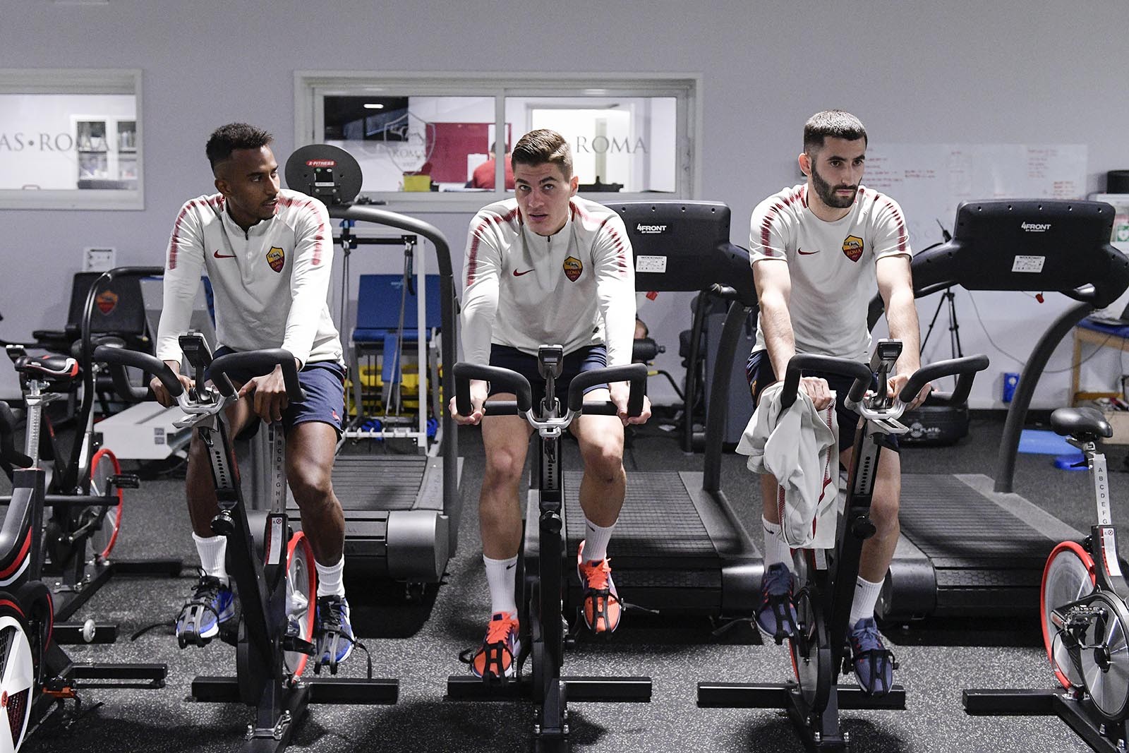 Barca không thể khiến Dzeko lo sợ - Bóng Đá